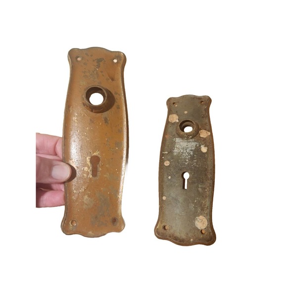 Set Of 2 Antique Victorian Brass Door Knob Backplates Keyhole Cast - Picture 5 of 7